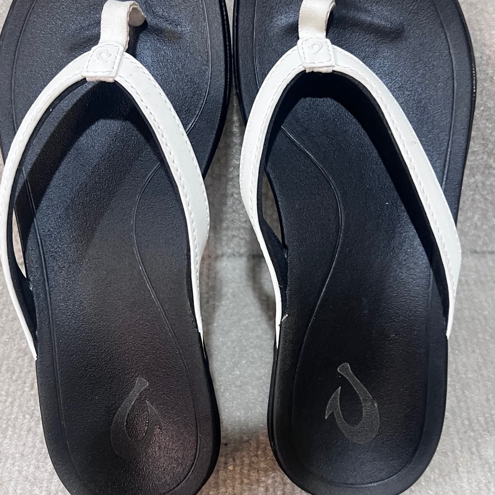 Olukai women's sandals size 6